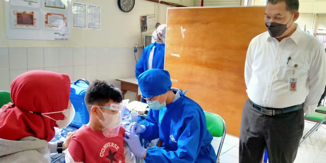Siswa SD Muhammadiyah 1 Ketelan, Surakarta Divaksin Covid-19