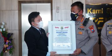 Berhasil Tangani Covid 19 Polresta Sidoarjo Raih Presisi Award dari Lemkapi