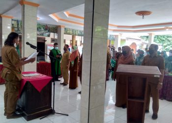 Kepala Desa Gelam Lantik Perangkat Desa