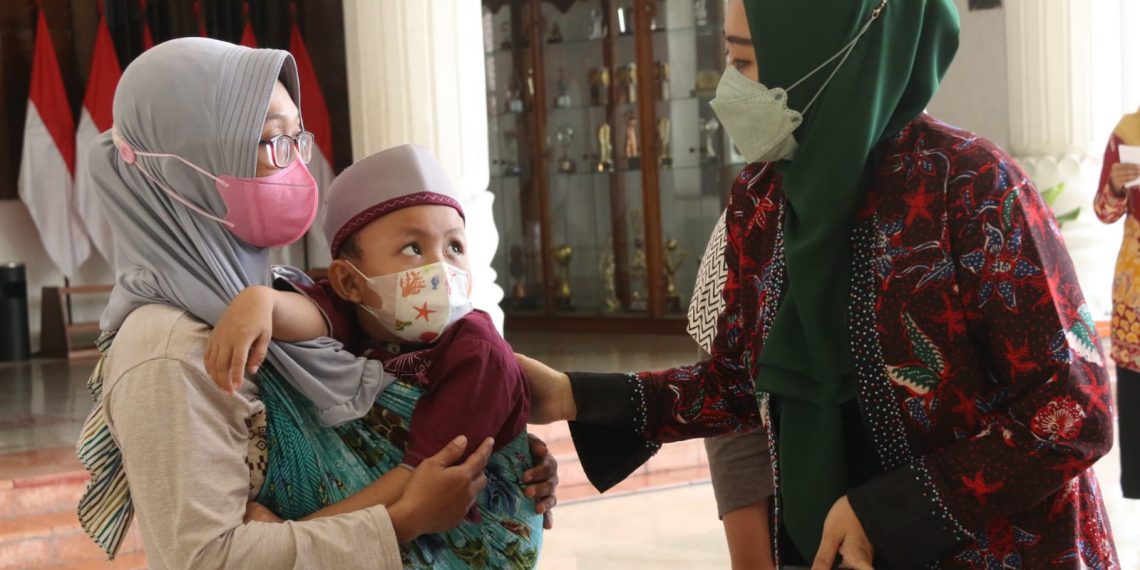 PKK-Baznas Sidoarjo Kolaborasi Salurkan Bantuan Pendidikan Rp 300 Juta