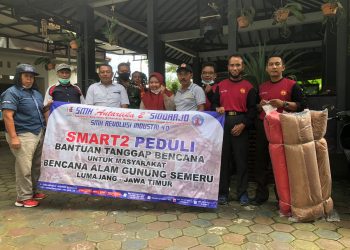 Keluarga Besar SMK Antartika 2 Turun Langsung Lokasi Bantu Korban Erupsi Semeru