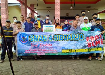 Terkumpul Rp 48 Juta, Keluarga Besar SMAN 4 Sidoarjo Turun Lokasi Pastikan Donasi Tepat Sasaran