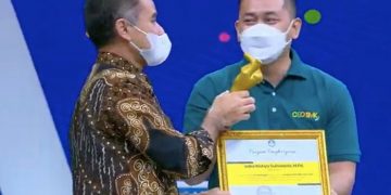 Kasek SMK Krian 2 Sidoarjo Rebut Dua Gelar CEO SMK Kategori Kinerja Unggul dan CEO SMK Kategori Cakap Digital