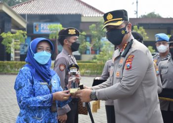 Kapolresta Sidoarjo Berikan 119 Penghargaan Kepada Anggotanya, TNI dan Masyarakat Berprestasi
