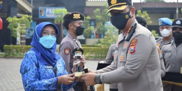 Kapolresta Sidoarjo Berikan 119 Penghargaan Kepada Anggotanya, TNI dan Masyarakat Berprestasi