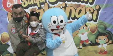 Hapus Ketakutan Anak untuk Vaksin, Hadirkan Badut Doraemon Plus Bonus Gendong