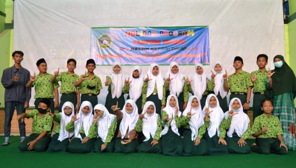 Melihat Holiday Program  Kampung Inggris SMP Hasjim Asj’ari Tulangan Sidoarjo