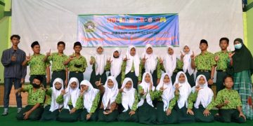 Melihat Holiday Program  Kampung Inggris SMP Hasjim Asj’ari Tulangan Sidoarjo