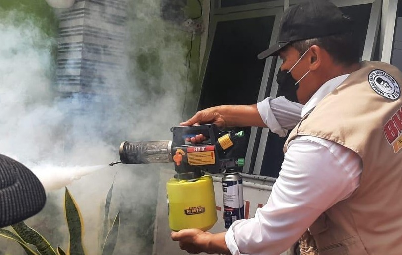 BHS fogging di RW 009 Tambak Asri, Moro Krembangan, Surabaya