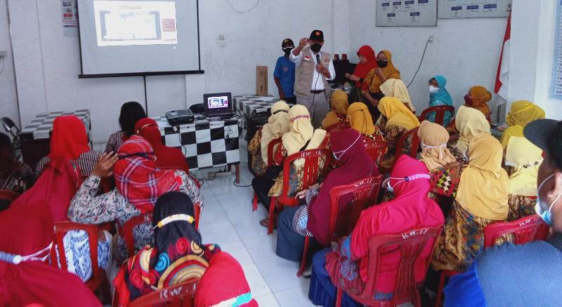 BHS menemui ibu-ibu di Balai RW 009 Tambak Asri,Moro Krembangan, Krembangan, Surabaya