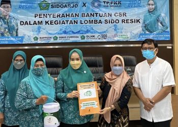 Ning Sasha Serahkan Bantuan CSR ke Delapan Desa Finalis Sidoresik