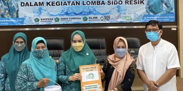 Ning Sasha Serahkan Bantuan CSR ke Delapan Desa Finalis Sidoresik