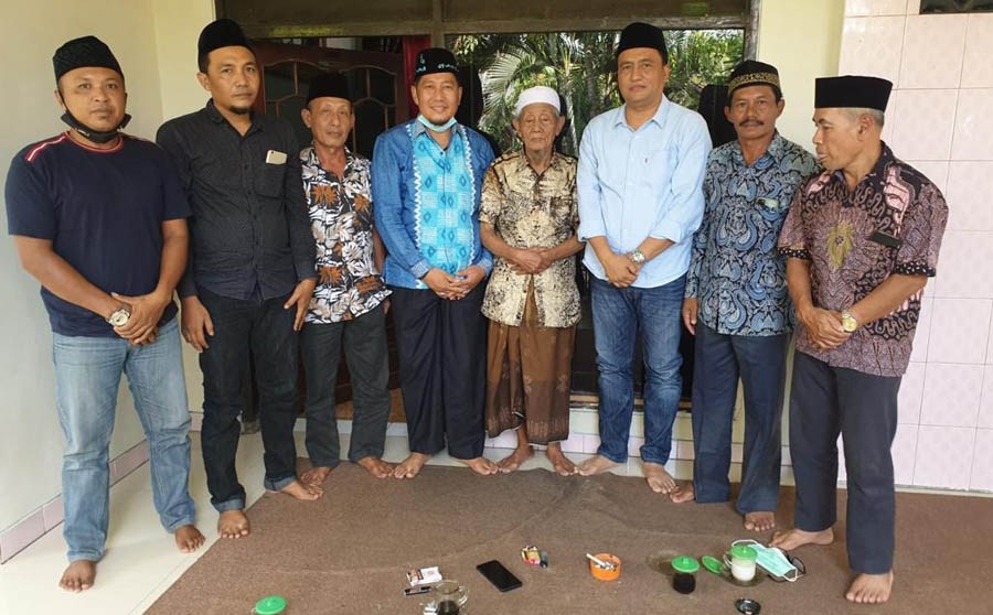 DPD PAN Kabupaten Mojokerto saat sowan ke KH Husain Ilyas