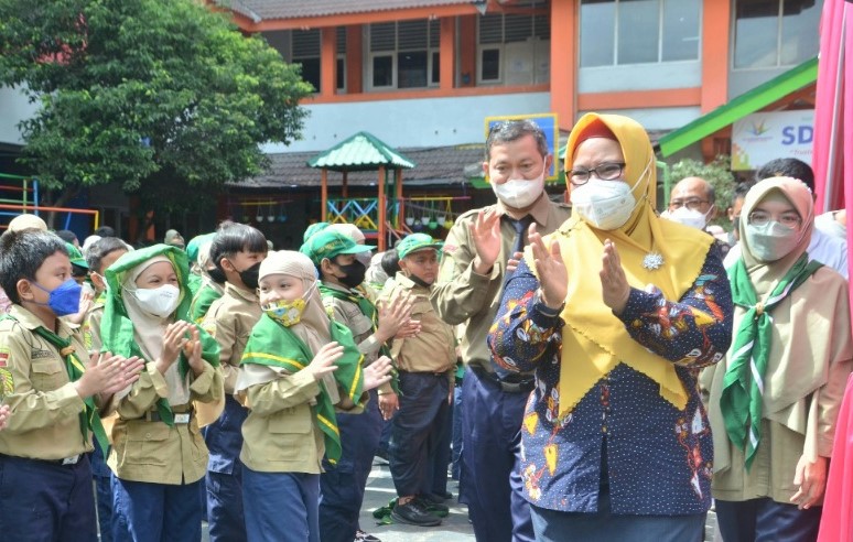 Peringati HGN, Wabup Gresik Ajak Guru-Orang Tua Cegah Stunting dengan Makanan Bergizi