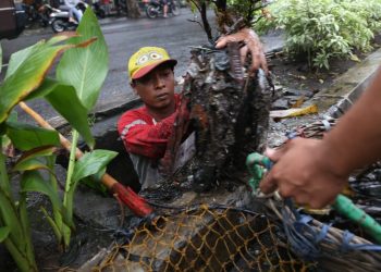 Besok, Pemkot Surabaya Gelar Kerja Bakti Massal, Kerahkan 34 Unit Dump Truk dan Pasok 2.000 Karung