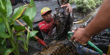 Besok, Pemkot Surabaya Gelar Kerja Bakti Massal, Kerahkan 34 Unit Dump Truk dan Pasok 2.000 Karung