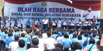 Gubernur AkadGubernur Akademi Angkatan Laut (AAL) Mayjen TNI (Mar) Nur Alamsyah beserta Ketua Cabang Berdiri Sendiri (CBS) Jalasenastri AAL Ny. Ayu Nur Alamsyah mengikuti olahraga bersama Kepala Staf Angkatan Laut (KASAL) Laksamana TNI Yudo Morgono yang didampingi Ibu Catraratnanggadi Jalakanya Sena Ny. Vero Yudo Margono dan seluruh anggota Korps Wanita Angkatan Laut (Kowal) Wilayah Surabaya, Jumat (14/1)emi Angkatan Laut (AAL) Mayjen TNI (Mar) Nur Alamsyah beserta Ketua Cabang Berdiri Sendiri (CBS) Jalasenastri AAL Ny. Ayu Nur Alamsyah mengikuti olahraga bersama Kepala Staf Angkatan Laut (KASAL) Laksamana TNI Yudo Morgono yang didampingi Ibu Catraratnanggadi Jalakanya Sena Ny. Vero Yudo Margono dan seluruh anggota Korps Wanita Angkatan Laut (Kowal) Wilayah Surabaya, Jumat (14/1)