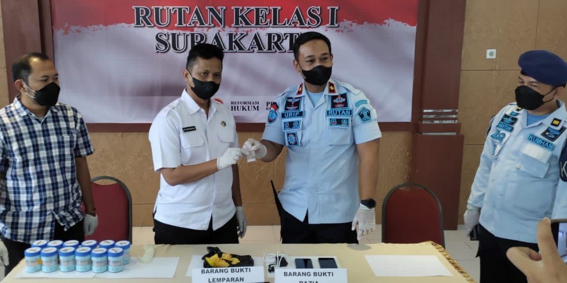 Petugas Rutan Kelas I Surakarta Gagalkan Penyelundupan Paket Diduga Sabu