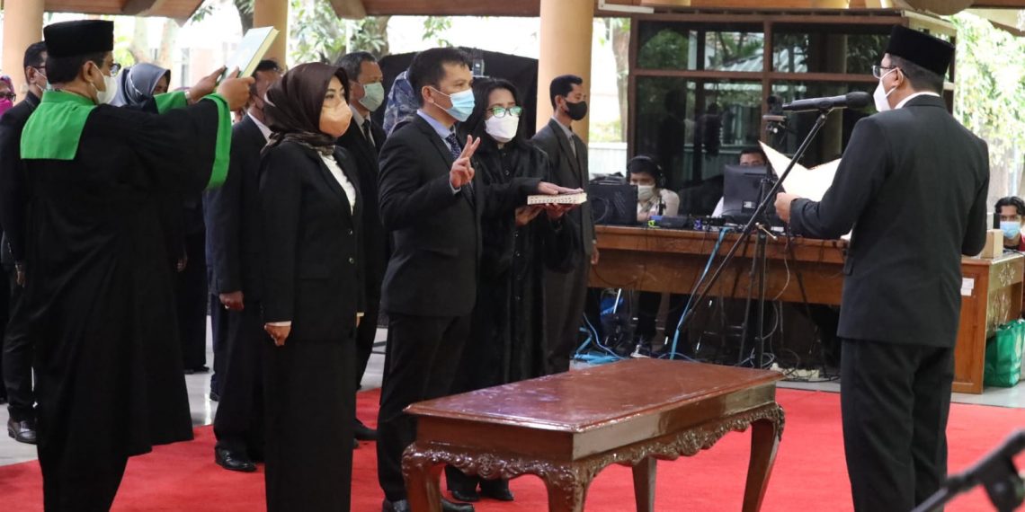 Bupati Sidoarjo Melantik 228 Jabatan Administrasi ke Fungsional Memangkas Meja Birokrasi