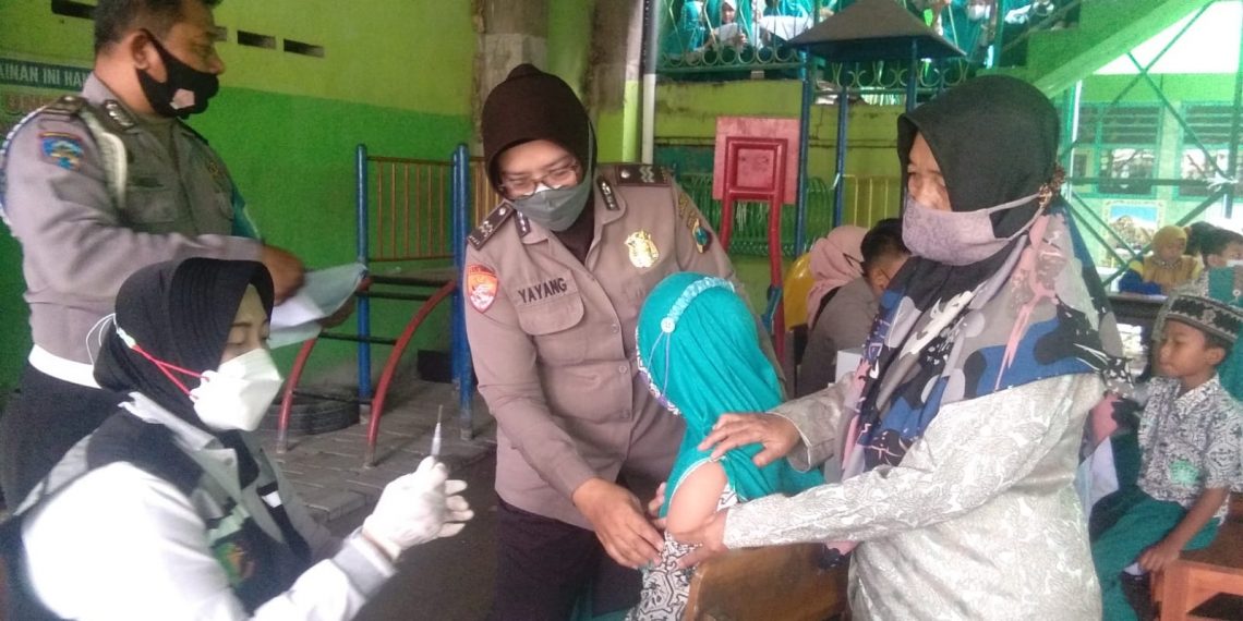 MI Al- Hikmah Buduran Gelar Vaksinasi Dosis Sinovac