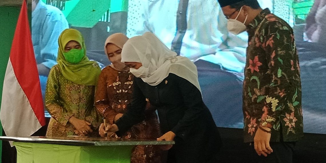 Gubernur Khofifah Resmikan Boarding School Bilingual Muslimat NU