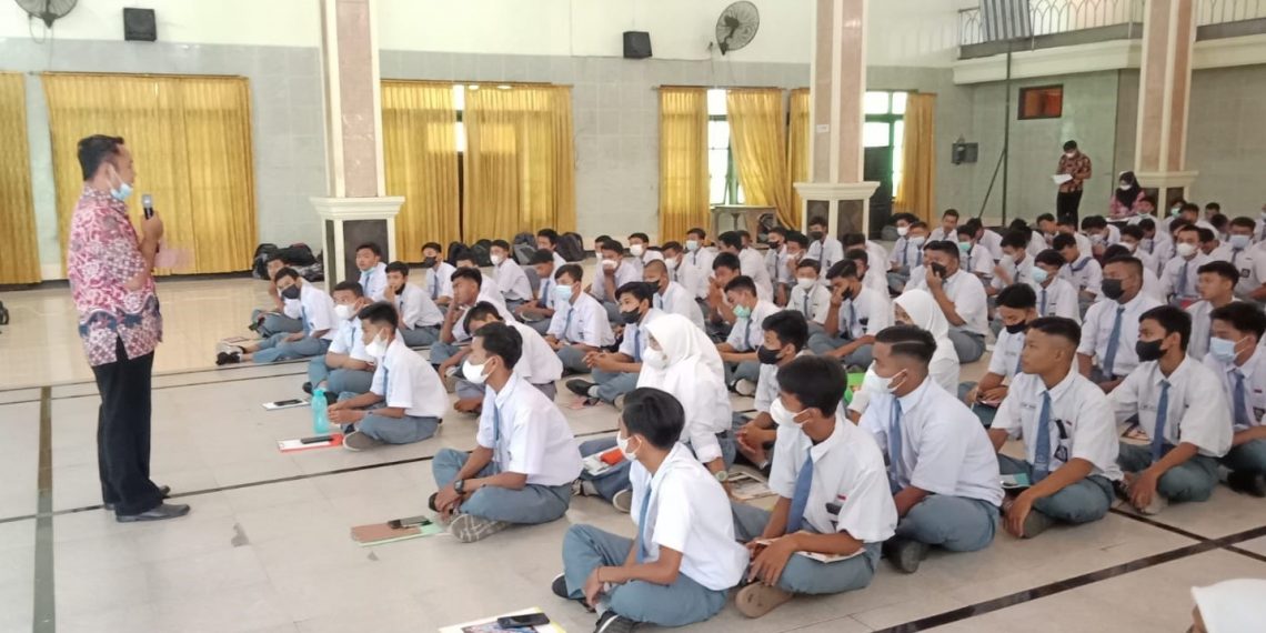 Siswa SMK Krian 1 Sidoarjo Antusias Ikuti Kunjungan Industri Secara Virtual