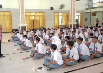 Siswa SMK Krian 1 Sidoarjo Antusias Ikuti Kunjungan Industri Secara Virtual