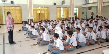Siswa SMK Krian 1 Sidoarjo Antusias Ikuti Kunjungan Industri Secara Virtual