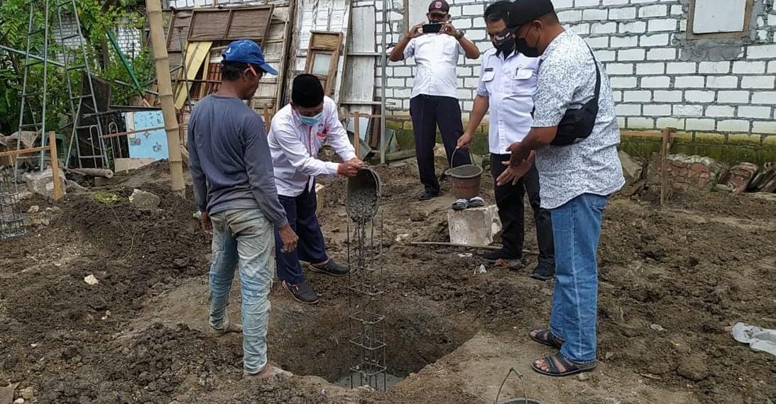 Lazismu Lamongan Bedah Rumah Guru Ngaji di Babat