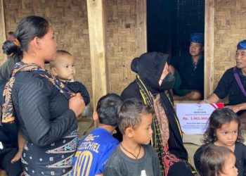 Kemensos Kunjungi Kampung Baduy Serahkan Bantuan Rp 100 Juta