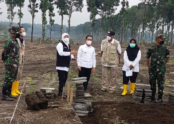 Khofifah:  Huntara Pengungsi Semeru Jadi Sebulan Lagi