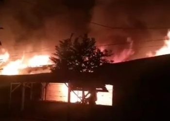 Pasar Sidayu Terbakar, Ratusan Lapak Ludes
