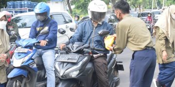 Smamsatu Geber Program Anyar: Jumat Berkah, Bagikan Nasbung ke Pelintas Jalanan