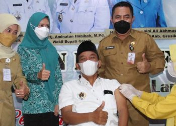 Peringati HPN, PWI Gresik Gelar Vaksin Booster untuk Wartawan dan Warga