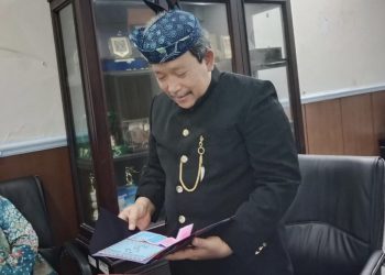 Peringati Hari Jadi Sidoarjo ke 163  Siswa SMA Islam Perlaungan Kirim Kado ke Bupati dan Wakil Bupati Sidoarjo