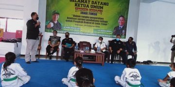 BHS saat memberikan sambutan sebelum penyerahan peralatan untuk pengcab Kodrat