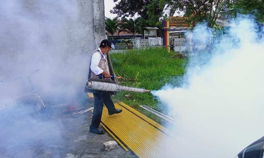 BHS Peduli fogging di RW 07 Perum Magersari, Sidoarjo