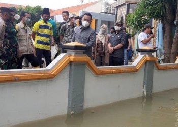 Banjir Kali Lamong Meluas, Bupati Gresik Tinjau Warga Terdampak
