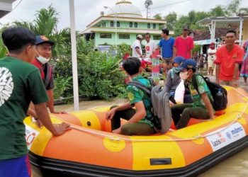 Banjir Kali Lamong Meluas, Kokam Pemuda Muhammadiyah Terjunkan Relawan