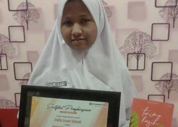 Zalfa Izzati Efendi Siswi SMK Negeri 2 Buduran Terpilih Jadi Penulis Terbaik Nasional