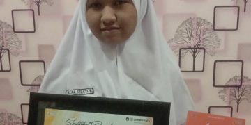 Zalfa Izzati Efendi Siswi SMK Negeri 2 Buduran Terpilih Jadi Penulis Terbaik Nasional