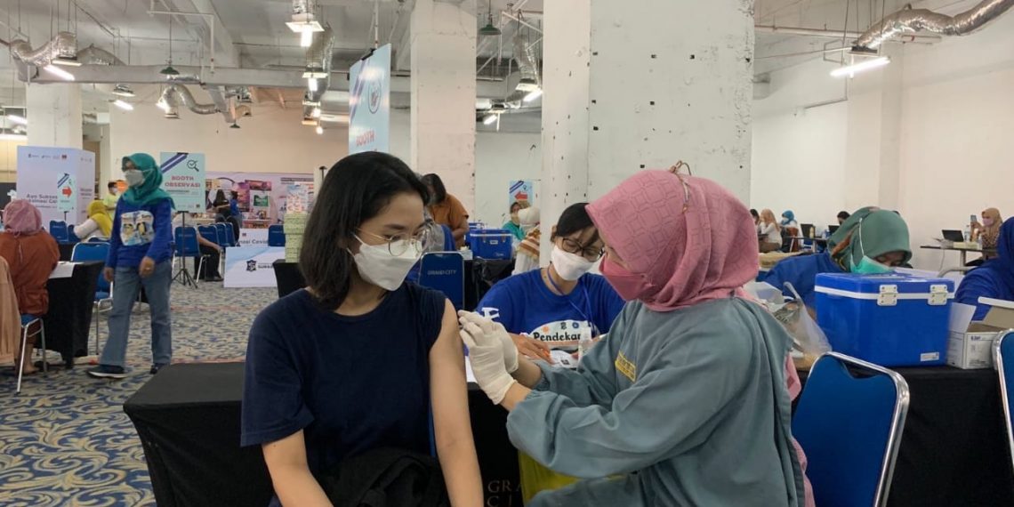 Dinkes Surabaya Buka Sentra Vaksin Massal, Vaksinasi Booster Digas