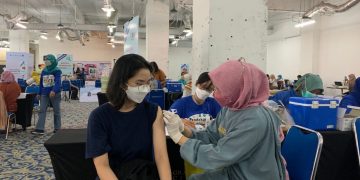 Dinkes Surabaya Buka Sentra Vaksin Massal, Vaksinasi Booster Digas