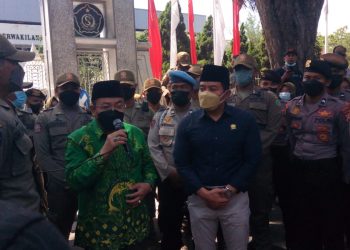 Rekruitmen Tenaga Medis dan Non Medis RSUD Krian Tidak Transparan, Warga Demo Bupati dan DPRD Sidoarjo