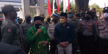 Rekruitmen Tenaga Medis dan Non Medis RSUD Krian Tidak Transparan, Warga Demo Bupati dan DPRD Sidoarjo