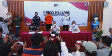 Kantor Imigrasi Tanjung Perak Surabaya mendeportasi WNA asal Pakistan