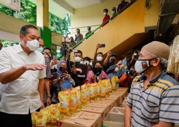 Tinjau Pasar Kramat Jati, Mendag Pastikan Harga Migor Sesuai HET