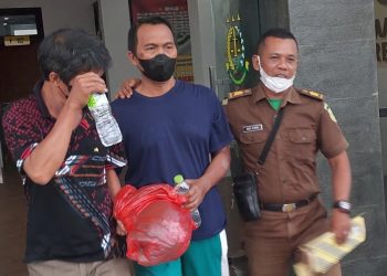 Diputus MA, Kejari Gresik Eksekusi Dua Terpidana Korupsi di Ngawen, Sidayu