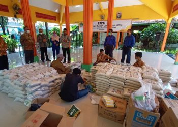 YP Wahyuana Pemilik Pendidikan Antartika Bantu 450 Paket Sembako Warga Siwalanpanji