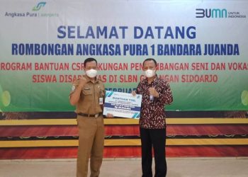 PT Angkasa Pura I Bantu Satu Set Alat Musik Band Untuk Siswa SLBN Gedangan